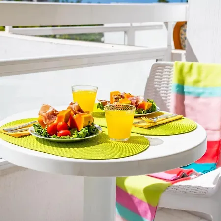 Apartment 302 Modern, Light, Comfortable With Swimming Pool