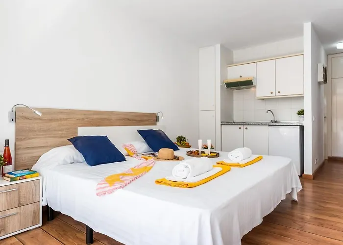 302 Modern, Light, Comfortable With Swimming Pool Apartment *