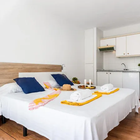 302 Modern, Light, Comfortable With Swimming Pool アパート *